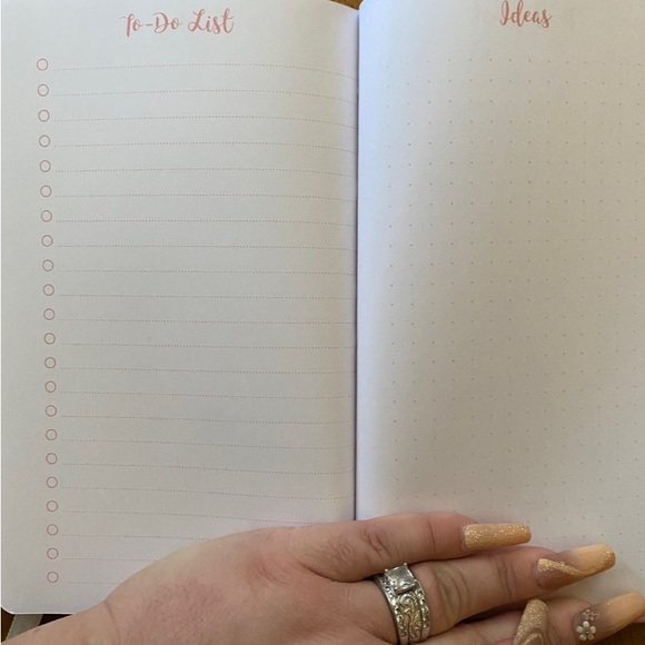 Undated planner and notebook bundle - Picture 7 of 12